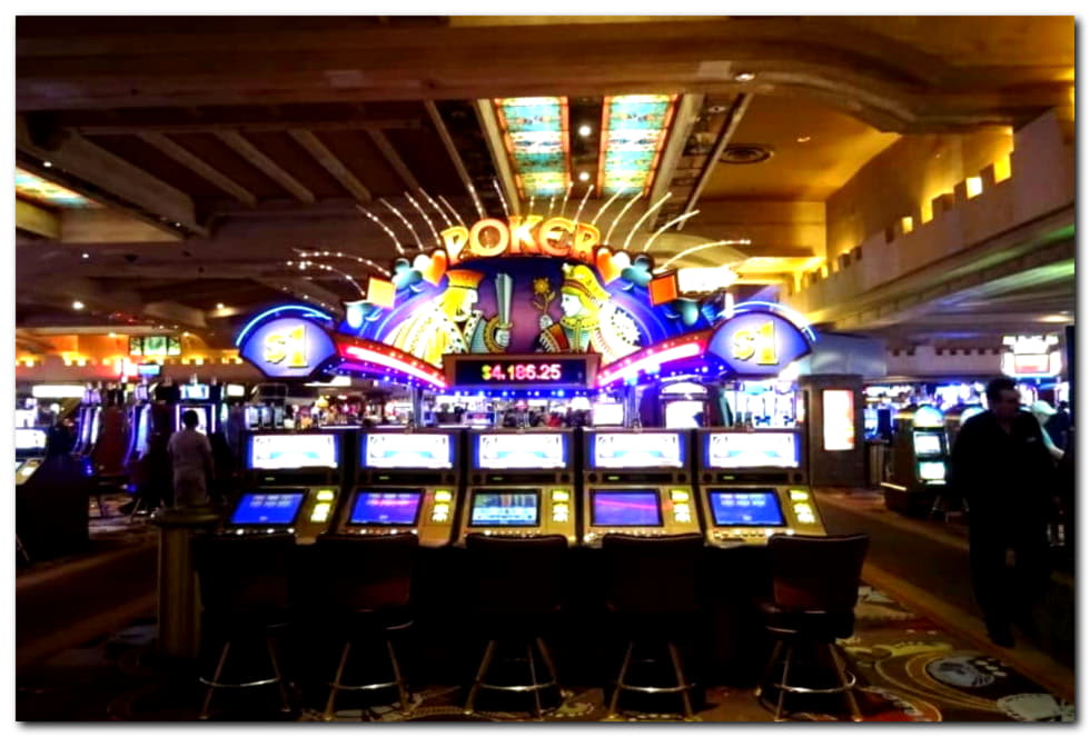 285 Free spins no deposit at Intertops Casino