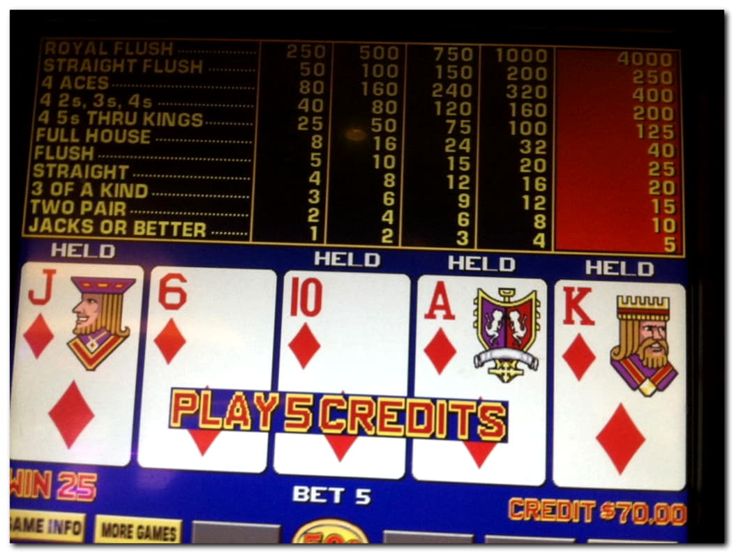 445% Casino Welcome Bonus at Come On Casino