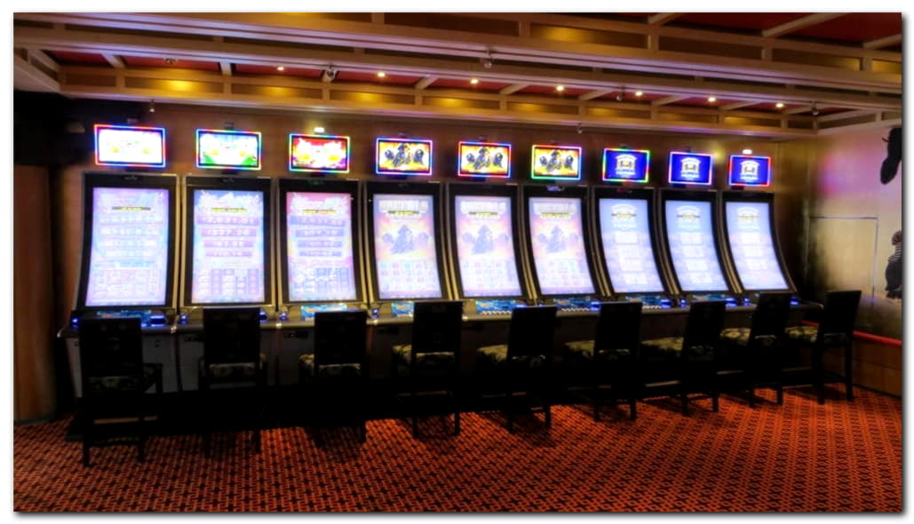 $350 Casino Chip at Treasure Island Jackpots Casino (Sloto Cash Mirror)